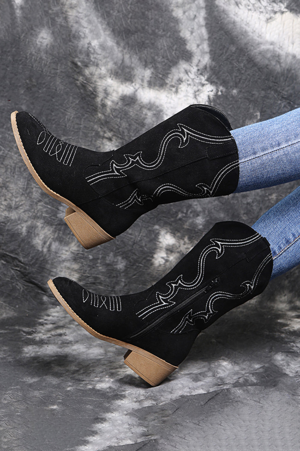 Daily Embroidered Pointy Toe Chunky Heel Cowboy Mid Calf Boots