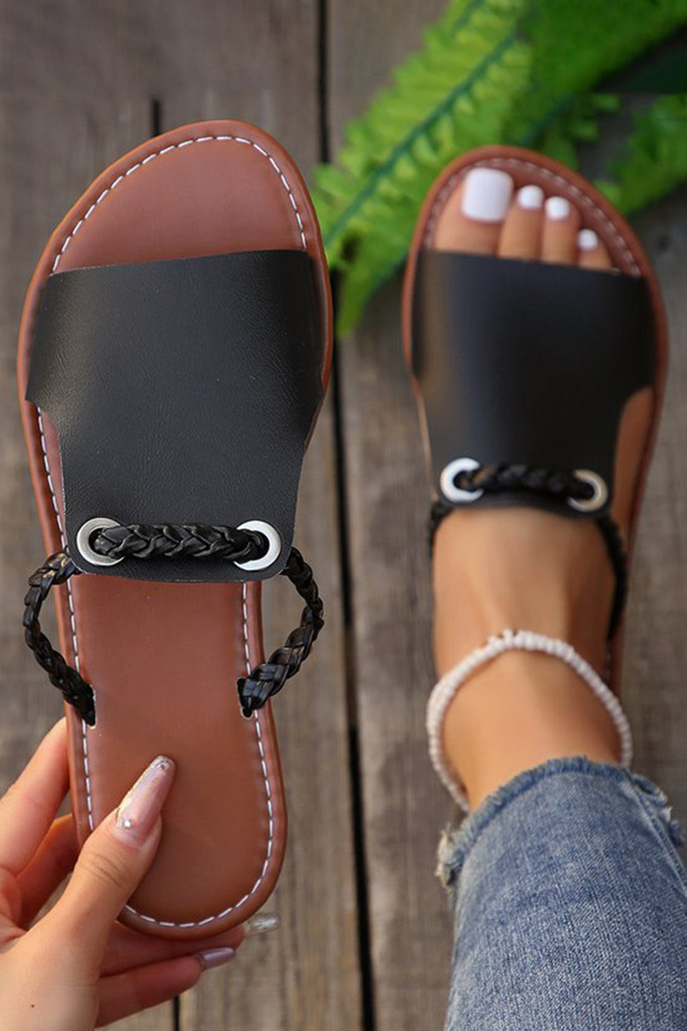 Daily Woven Strap Cut Out Round Toe Solid Color Slippers