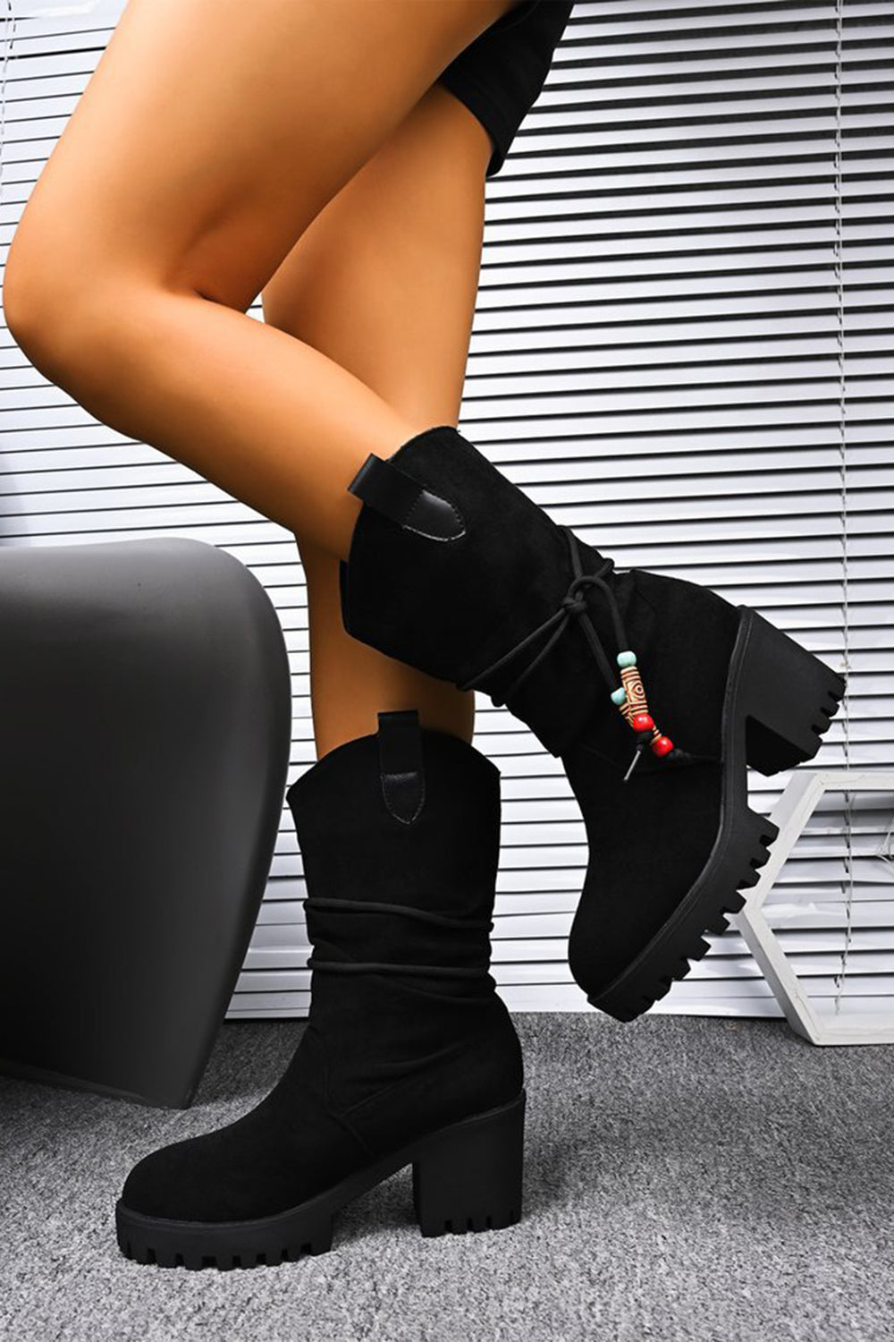 Retro Ethnic Style Round Toe V-Cut Suede Fashion Boots
