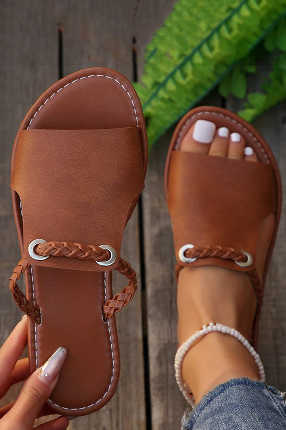 Daily Woven Strap Cut Out Round Toe Solid Color Slippers